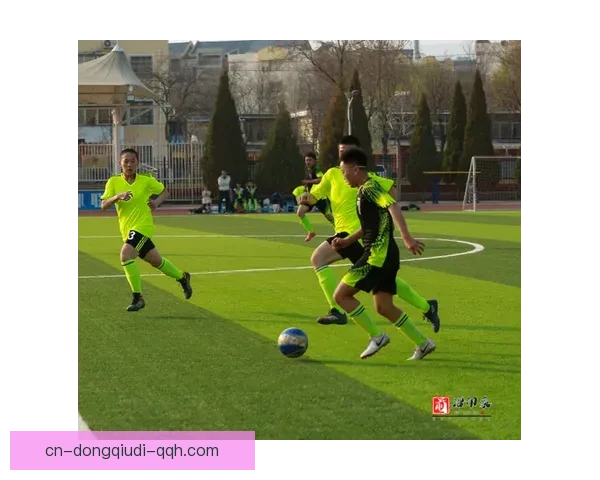 松斯贝克对阵霍尔济姆精彩对决战报与赛场亮点分析